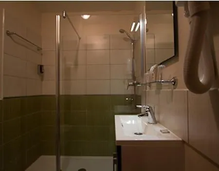 Chambres D'hotes Le Val Sarah 住宿加早餐酒店