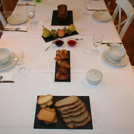 Chambres D'hotes Le Val Sarah 住宿加早餐酒店 Bardouville