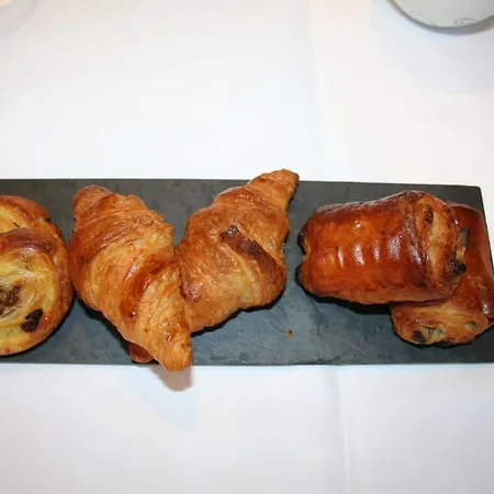 Chambres D'hotes Le Val Sarah 住宿加早餐酒店