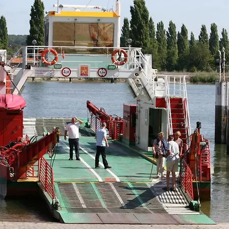 Chambres D'hotes Le Val Sarah 住宿加早餐酒店 *