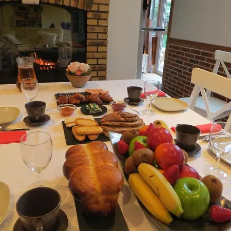 Chambres D'hotes Le Val Sarah 住宿加早餐酒店